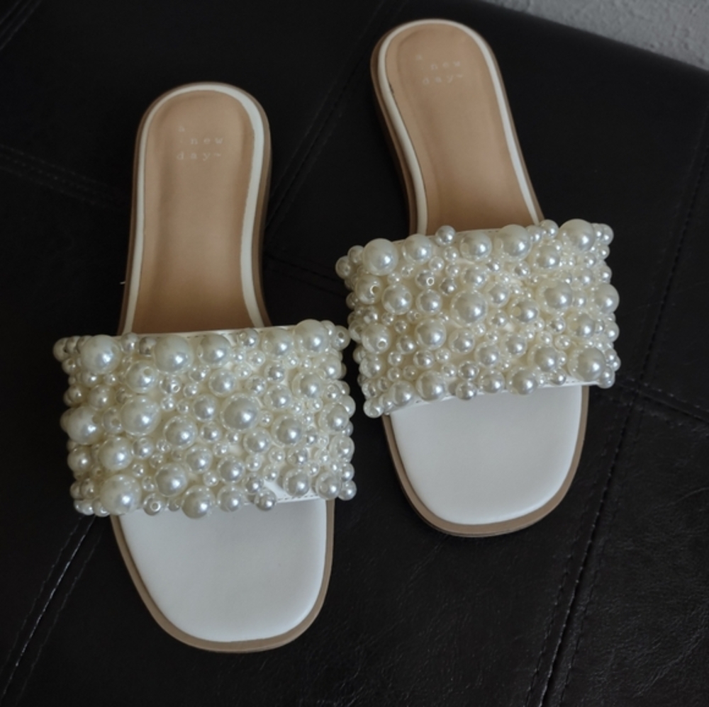 ***SOLD***New Day Women's Nylah Slide Pearl Embellished Sandals Size 7 - Picture 3 of 14